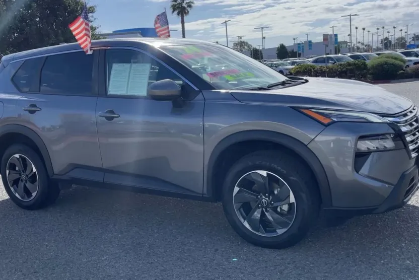 2024 Nissan Rogue SV photo 1