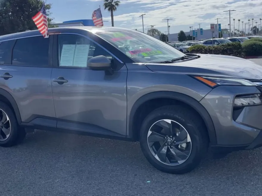 2024 Nissan Rogue SV photo 1
