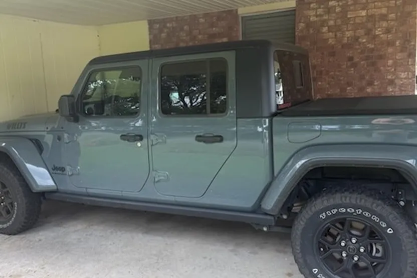 2024 Jeep Gladiator Willys photo 1