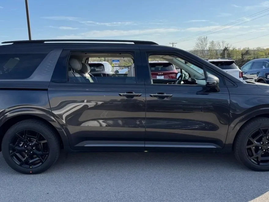 2025 Kia Carnival SX Prestige photo 1