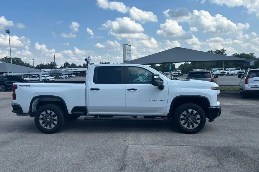 2025 Chevrolet Silverado 2500HD Custom photo 1