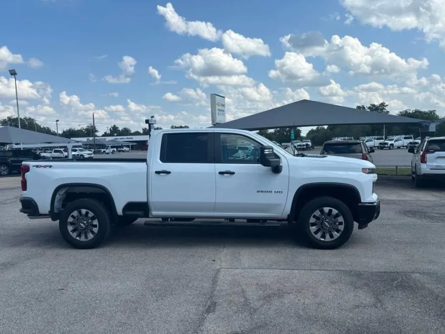 2025 Chevrolet Silverado 2500HD Custom photo 1