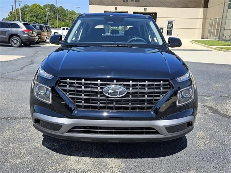 2025 Hyundai Venue SE photo 1