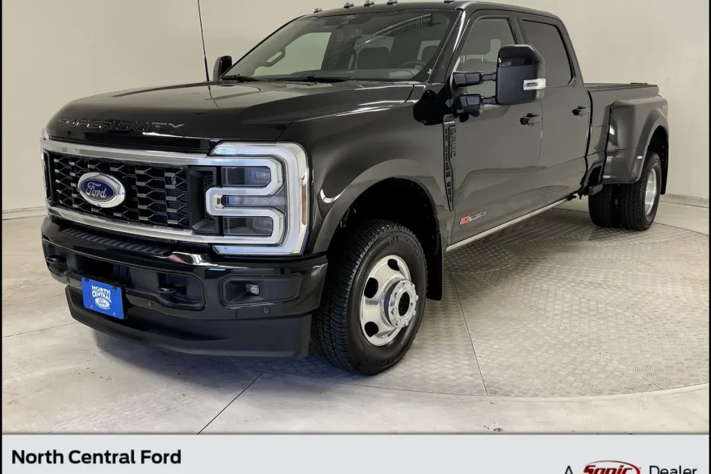 2025 Ford F-350 Platinum photo 1