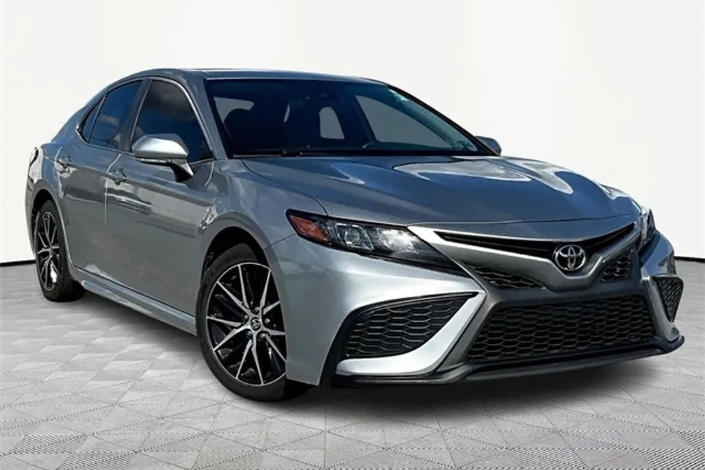 2022 Toyota Camry SE photo 1