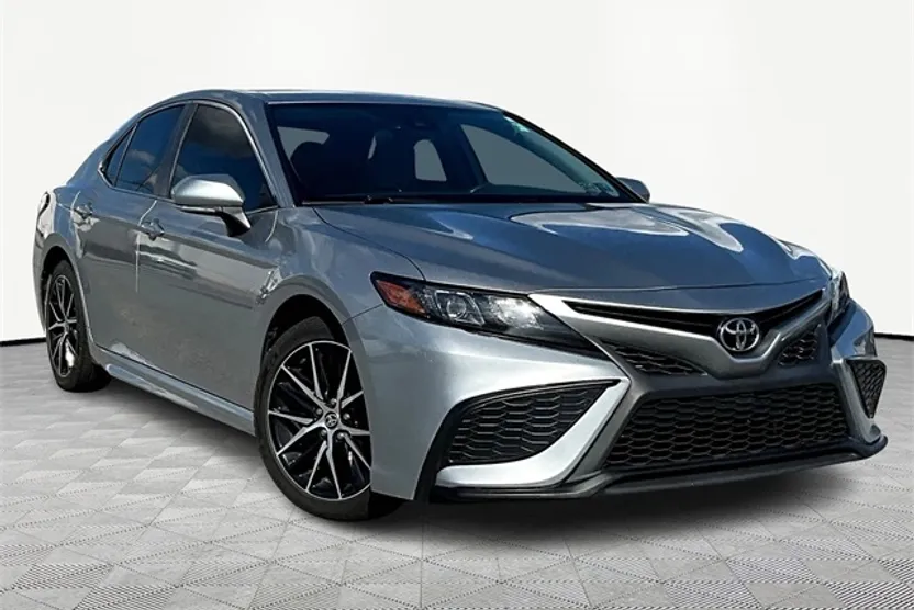 2022 Toyota Camry SE photo 1
