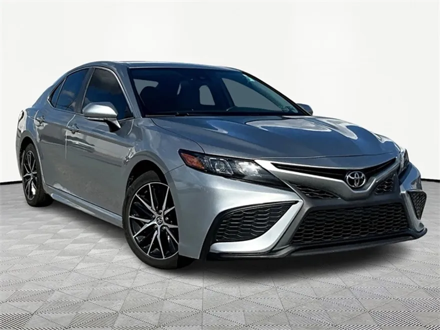 2022 Toyota Camry SE photo 1