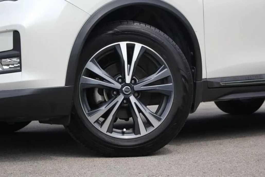 2018 Nissan Rogue photo 1