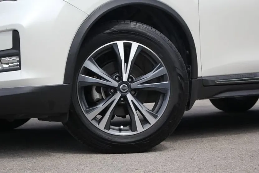 2018 Nissan Rogue photo 1