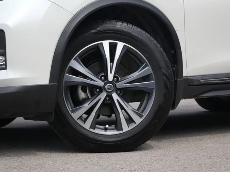 2018 Nissan Rogue photo 1