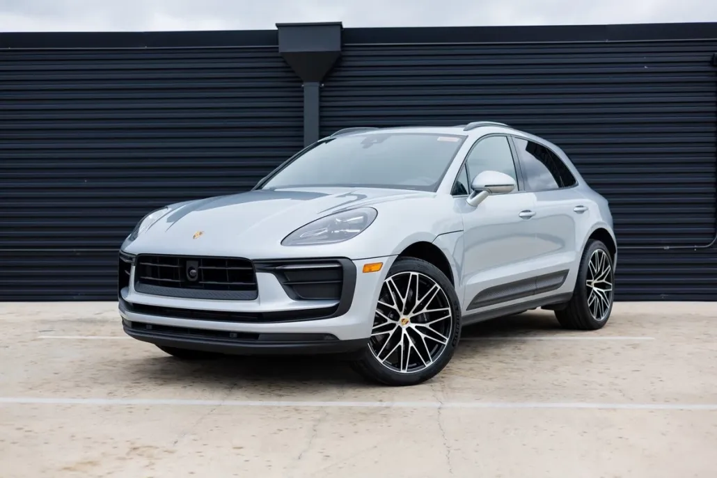 2025 Porsche Macan Base photo 1