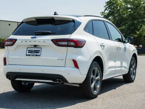 2024 Ford Escape ST-Line photo 4