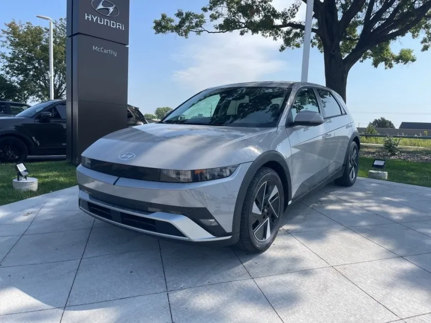 2025 Hyundai Ioniq 5 SE photo 1