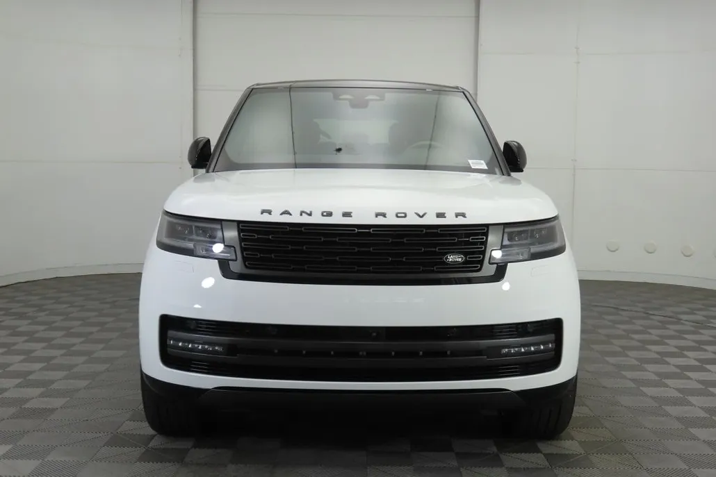 2025 Land Rover Range Rover SE photo 1
