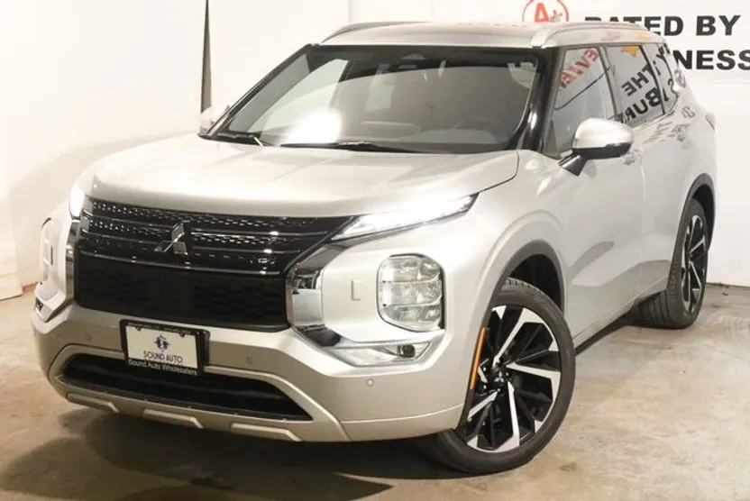 2022 Mitsubishi Outlander SEL photo 1