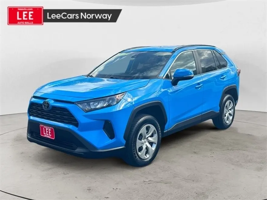 2021 Toyota RAV4 LE photo 1