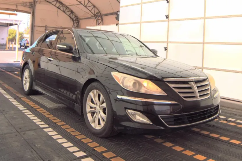 2012 Hyundai Genesis 3.8 photo 1