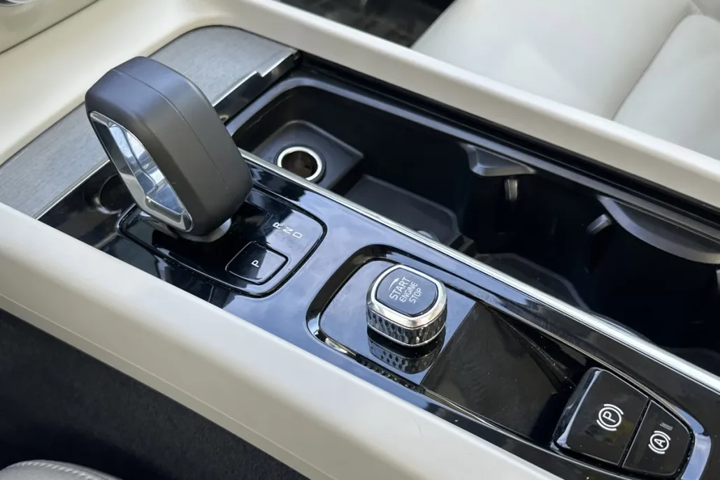 2024 Volvo S60 Plus photo 1