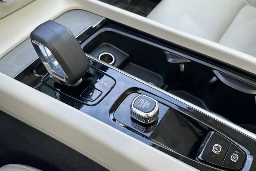 2024 Volvo S60 Plus photo 1