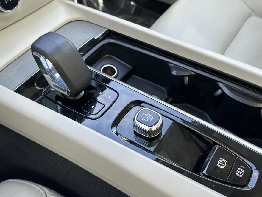2024 Volvo S60 Plus photo 1