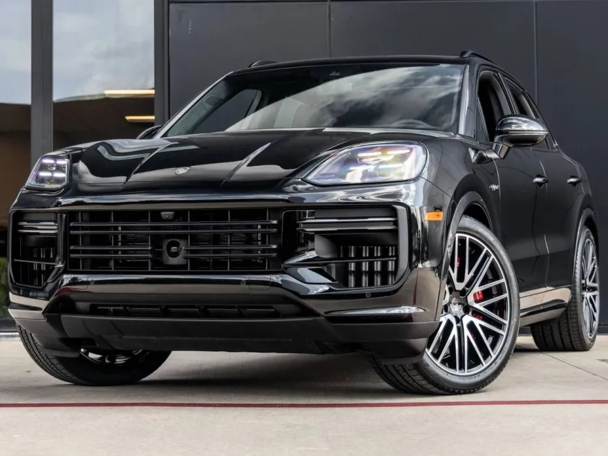 2025 Porsche Cayenne Turbo E-Hybrid photo 1