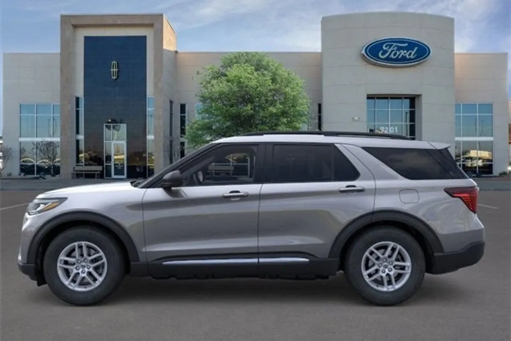 2025 Ford Explorer photo 1