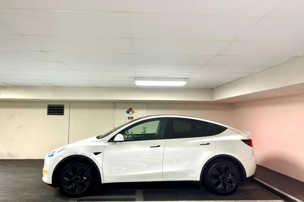 2024 Tesla Model Y Long Range photo 1