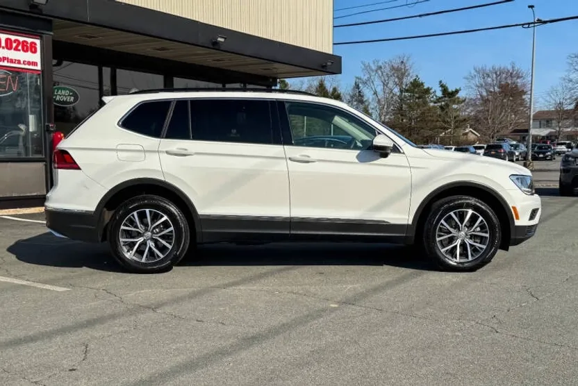 2020 Volkswagen Tiguan SE photo 1