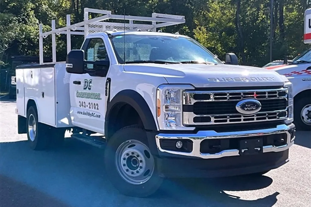 2024 Ford F-600 photo 1