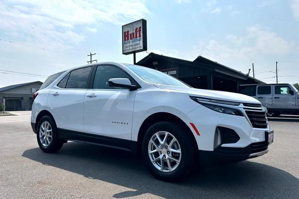 2023 Chevrolet Equinox LT photo 1