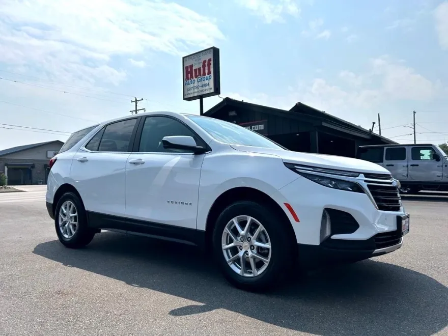 2023 Chevrolet Equinox LT photo 1