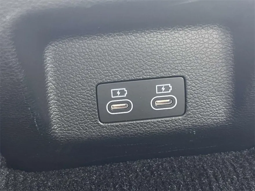 2025 Genesis G70 3.3T Sport Advanced photo 12