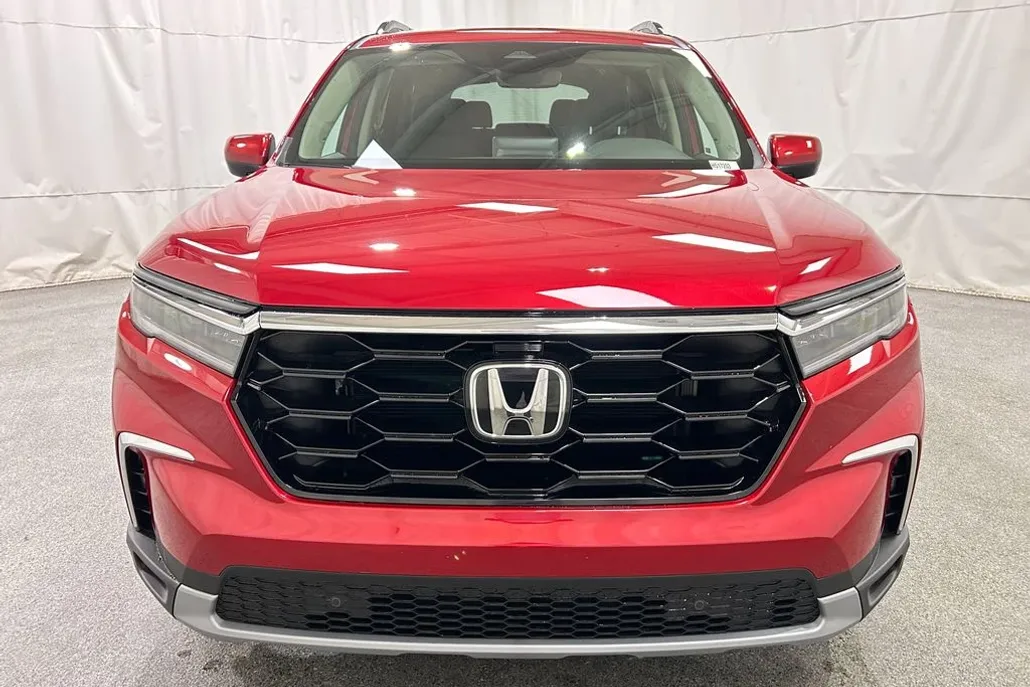 2025 Honda Pilot Touring photo 1