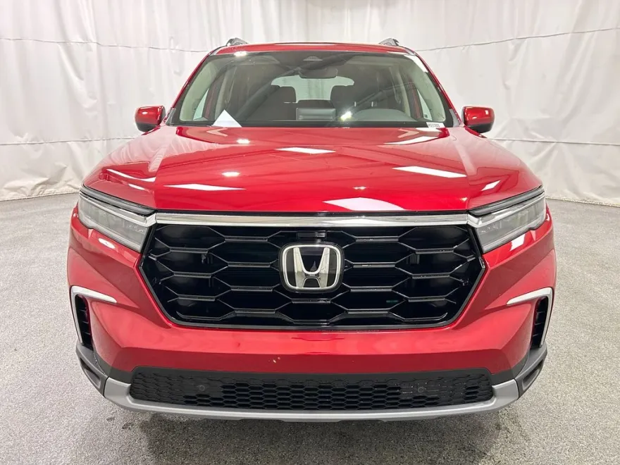 2025 Honda Pilot Touring photo 1