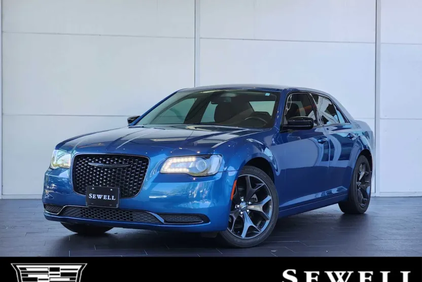 2020 Chrysler 300 Touring photo 1