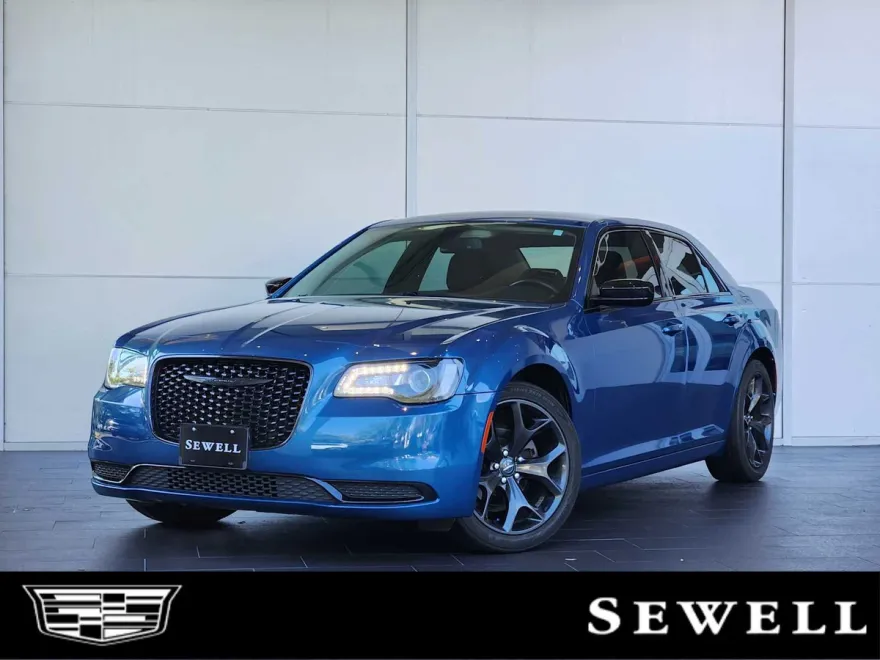 2020 Chrysler 300 Touring photo 1