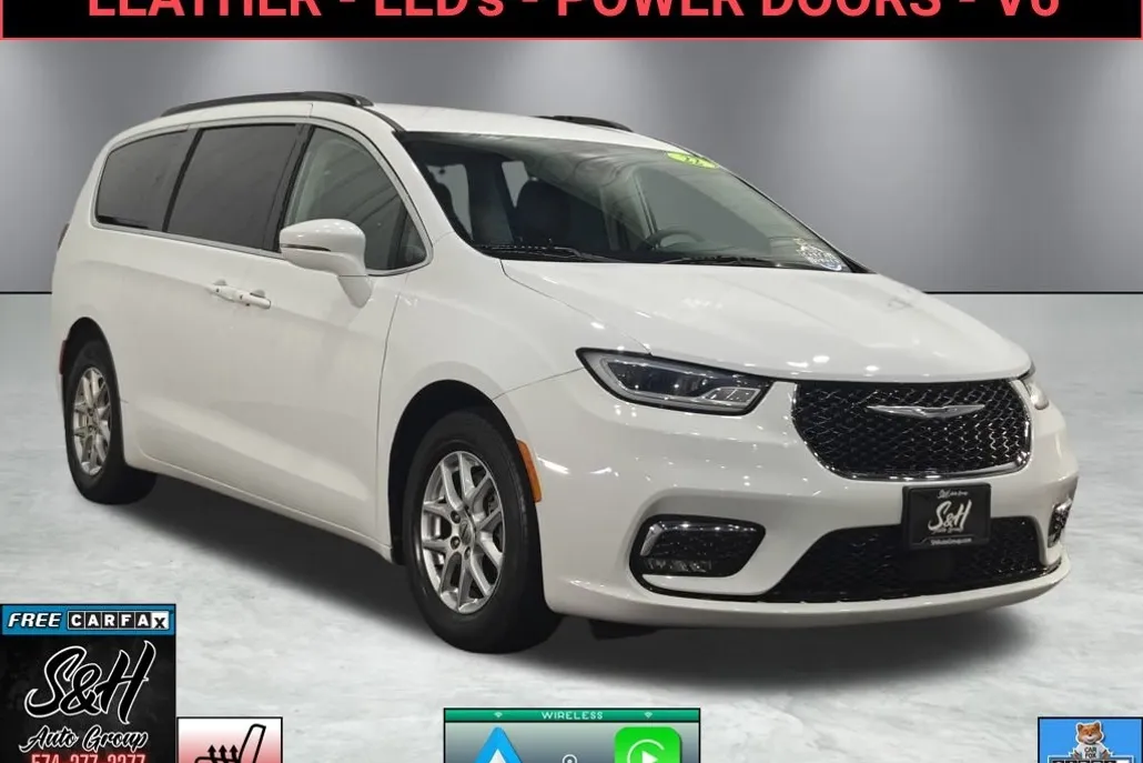 2022 Chrysler Pacifica Touring L photo 1