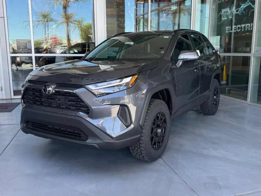 2025 Toyota RAV4 XLE photo 1