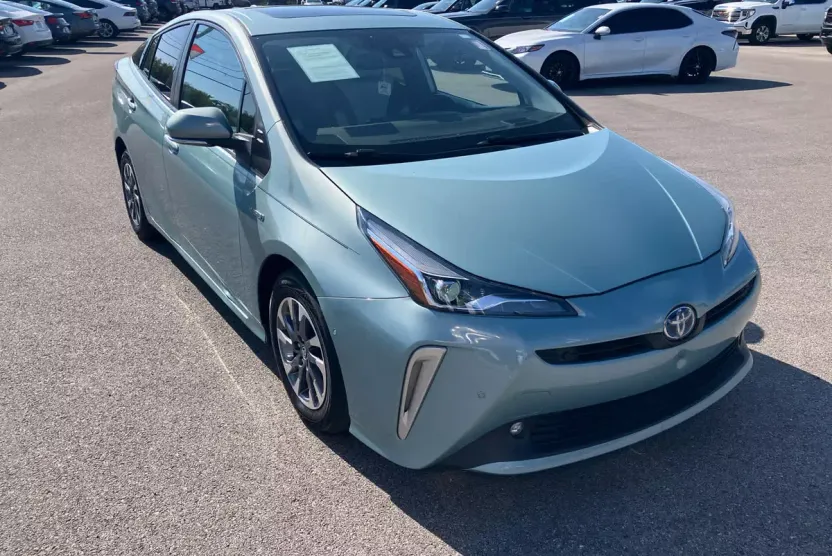 2022 Toyota Prius L Eco photo 1