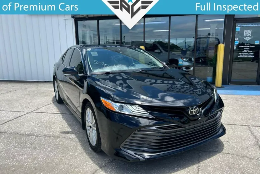 2019 Toyota Camry XLE photo 1