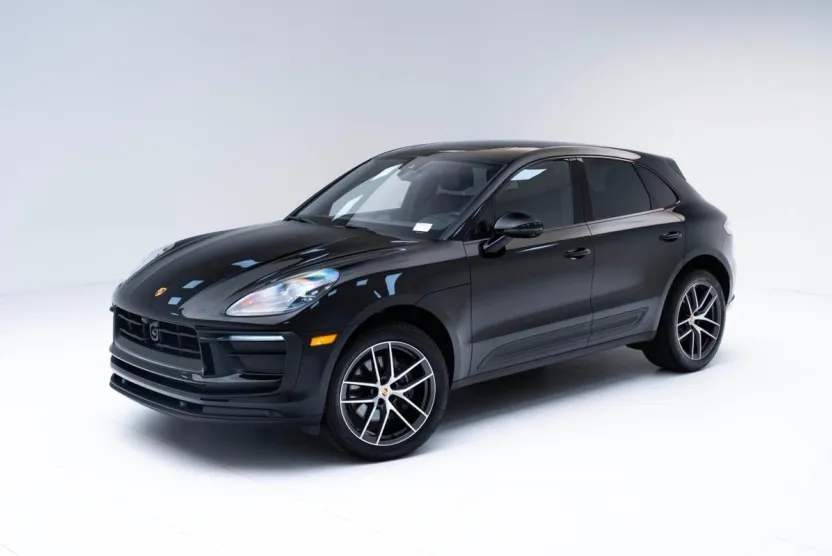 2025 Porsche Macan T photo 1