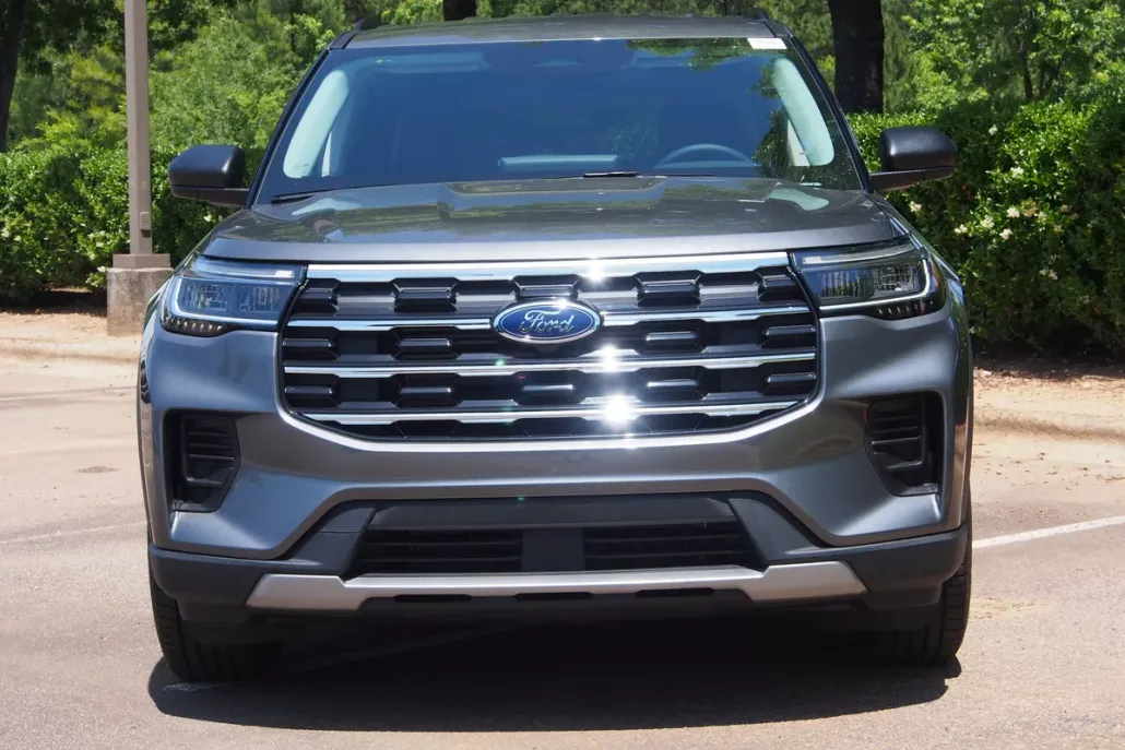 2025 Ford Explorer photo 1
