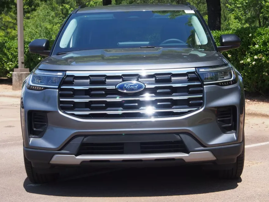 2025 Ford Explorer photo 1