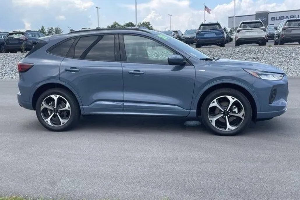 2024 Ford Escape ST-Line Select photo 1