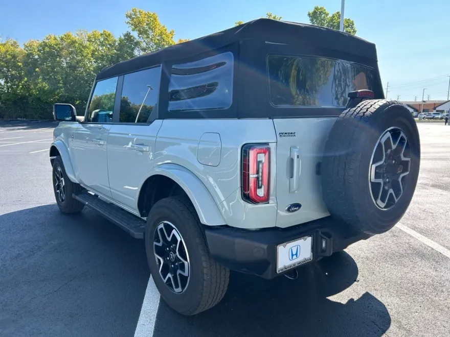 2023 Ford Bronco Outer Banks photo 1
