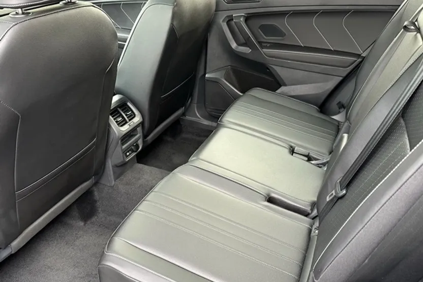 2023 Volkswagen Tiguan SE photo 1