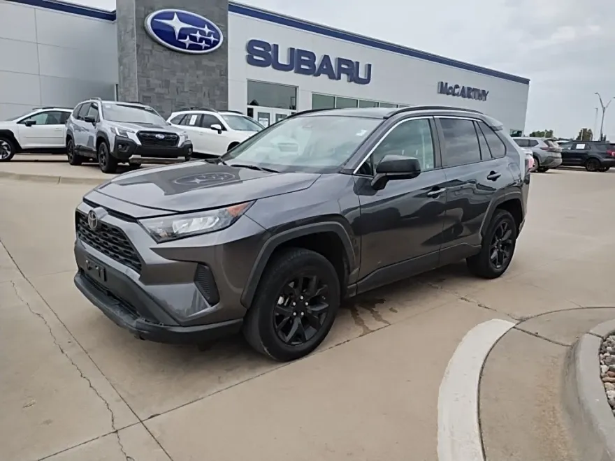 2021 Toyota RAV4 LE photo 1