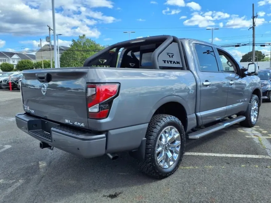 2020 Nissan Titan SL photo 1