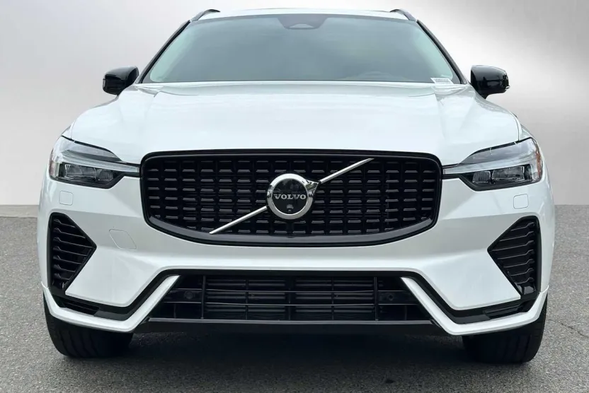2024 Volvo XC60 Recharge Hybrid Plus photo 1