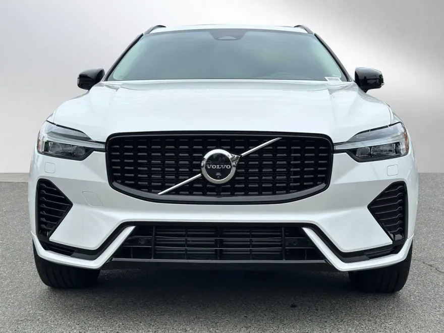 2024 Volvo XC60 Recharge Hybrid Plus photo 1